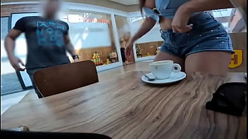 Ele passou e não acreditou que estava la andou várias e várias vezes para chegar e desenrolar um papo e no final conse