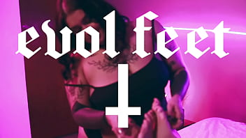 These 3 girls playing with feet will be the most beautiful thing you will see today