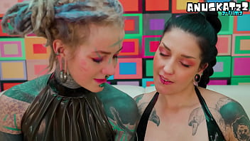 Inked up goth girls intimate latex fisting and squirting