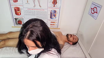 Enfermeira faz paciente ter ereção muito dura
