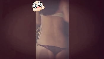 Mi putita moviendo sus nalguitas