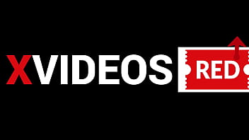 Atrape a mi hermanastra en la sala y la convenso montar mi verga que coño apretado se gasta esta morra de 18 años