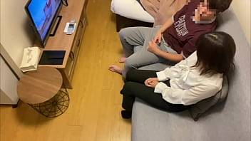 仕事終わった彼女をムラムラしたソファーでパコる変態彼氏