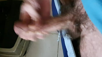 Solo en casa tocándome y casi me corro