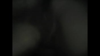 Mujer entregada al telefono