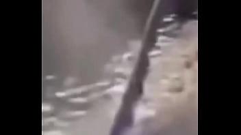 Ganzo insano explota con agua