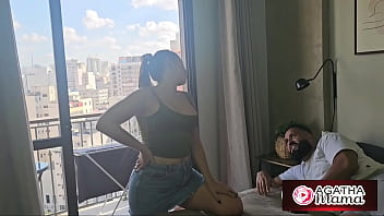 Agatha mama ele não aguentou e ficou louco pra me foder então eu dei um chá de buceta no safado pra ele aprender grátis