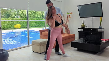 Xxxtime nada como un buen entrenador para hacer ejercicio y follar Xxxtime nada como un buen entrenador para hacer ejercicio y follar