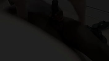 Eu jogando o possuído de tesão akiles black faz sexo loucamente na sala de jogos no chão comi muita porra que me engasguei