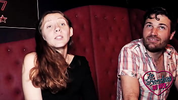 Lola douce coquine s'offre deux énormes bites