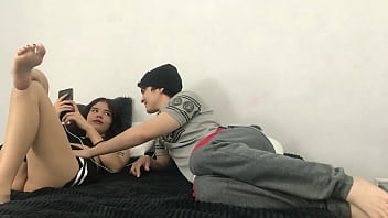 Follada con mi hermanastra en nuestra cama de mis padrastros Follada con mi hermanastra en nuestra cama de mis padrastros