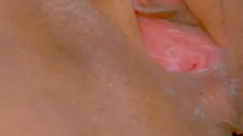 Fat latin web cam chick masturbates