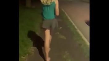 Uma provocadinha básica no passeio a noite pelas rua de curitiba com femeazinhacd