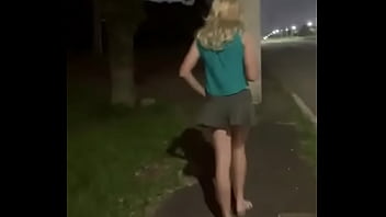 Uma provocadinha básica no passeio a noite pelas rua de curitiba com femeazinhacd