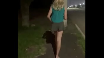 Uma provocadinha básica no passeio a noite pelas rua de curitiba com femeazinhacd