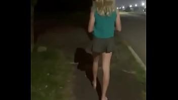 Uma provocadinha básica no passeio a noite pelas rua de curitiba com femeazinhacd