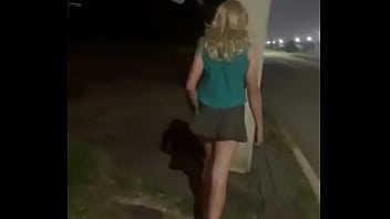 Uma provocadinha básica no passeio a noite pelas rua de curitiba com femeazinhacd