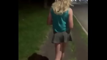 Uma provocadinha básica no passeio a noite pelas rua de curitiba com femeazinhacd