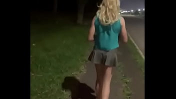 Uma provocadinha básica no passeio a noite pelas rua de curitiba com femeazinhacd