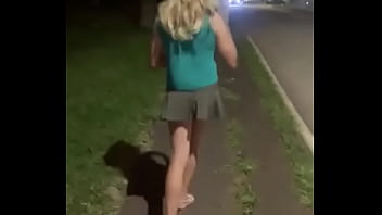 Uma provocadinha básica no passeio a noite pelas rua de curitiba com femeazinhacd