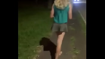 Uma provocadinha básica no passeio a noite pelas rua de curitiba com femeazinhacd