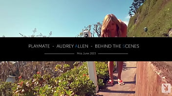 Wonderful babe showing of her body at the beach