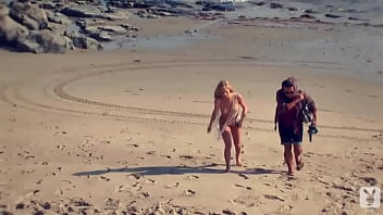 Wonderful babe showing of her body at the beach