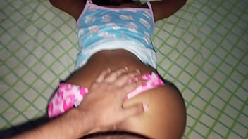 Satisfacción con los pies re juego con bragas y placer palpitante Satisfacción con los pies re juego con bragas y placer palpitante