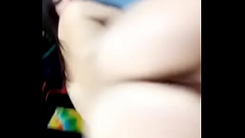 Who is this girl quién es la chica