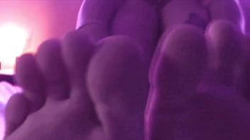 Just focus on my wrinkled soles and long toes dirty version