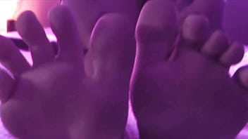 Just focus on my wrinkled soles and long toes dirty version