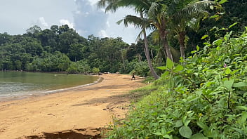 Accidental homemade sex in public beach handjob and outdoor cumshot