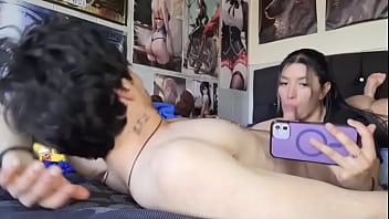 ¡chica universitaria me mama la verga después de clase y me corro en su boca