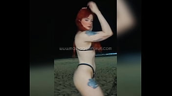 Masajista Pelirroja En La Playa De Copacabana thumbnail