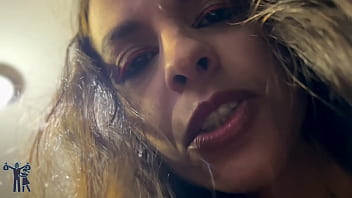 Mostrando como se trata homem lixo