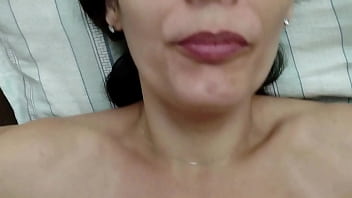 Raquel casada dando e gemendo muito no pau do comedor ela tava tão excitada que resolveu mostrar sua cara de puta safada