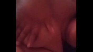 Me mojo mientras le mando video a mi enamorado