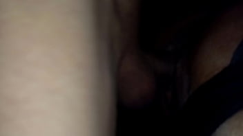 น้ำพุ่งผ่านรูกางเกงที่ฉีกออกให้เห็นหี