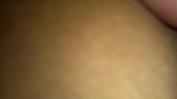 น้ำพุ่งผ่านรูกางเกงที่ฉีกออกให้เห็นหี