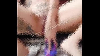 Jugando con mi nuevo dildo