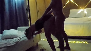 Preciosa nalgona con vestido negro cogemos en el sillon clip