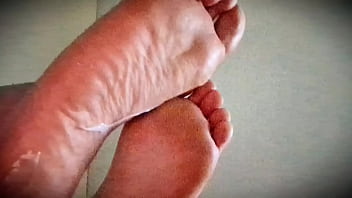 Feet vids i sent as a virgin