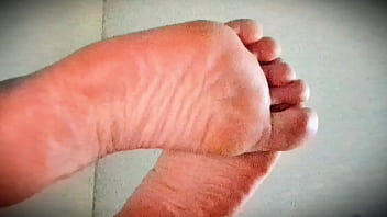 Feet vids i sent as a virgin