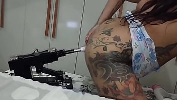 Paty angel solo brincando com o cuzinho no pinto mecânico