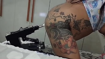 Paty angel solo brincando com o cuzinho no pinto mecânico