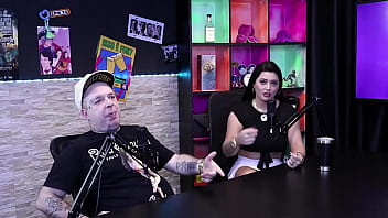 Quando duas gostosas safadas se encontram com seus cornos da essa resenha gostosa bruna carlos e monica lima conta tudo sobre como plantar dois pares de chifres em seus maridos completo no red