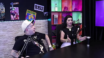 Quando duas gostosas safadas se encontram com seus cornos da essa resenha gostosa bruna carlos e monica lima conta tudo sobre como plantar dois pares de chifres em seus maridos completo no red