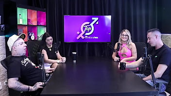 Quando duas gostosas safadas se encontram com seus cornos da essa resenha gostosa bruna carlos e monica lima conta tudo sobre como plantar dois pares de chifres em seus maridos completo no red