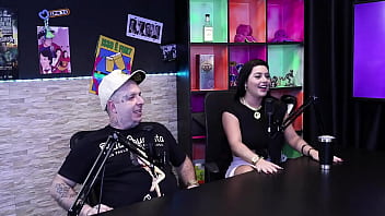 Quando duas gostosas safadas se encontram com seus cornos da essa resenha gostosa bruna carlos e monica lima conta tudo sobre como plantar dois pares de chifres em seus maridos completo no red