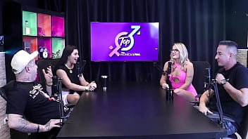 Quando duas gostosas safadas se encontram com seus cornos da essa resenha gostosa bruna carlos e monica lima conta tudo sobre como plantar dois pares de chifres em seus maridos completo no red